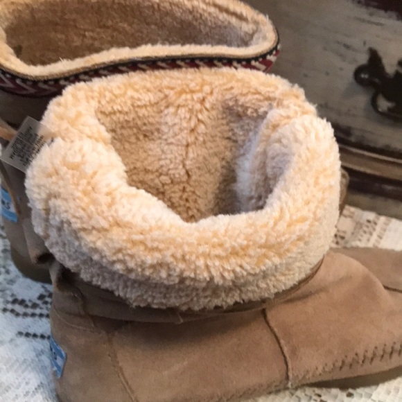 TOMS moccasin boots - Picture 5 of 8